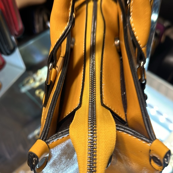 Satchel Purse (color) mustard with two handles and extra straps - Picture 5 of 8